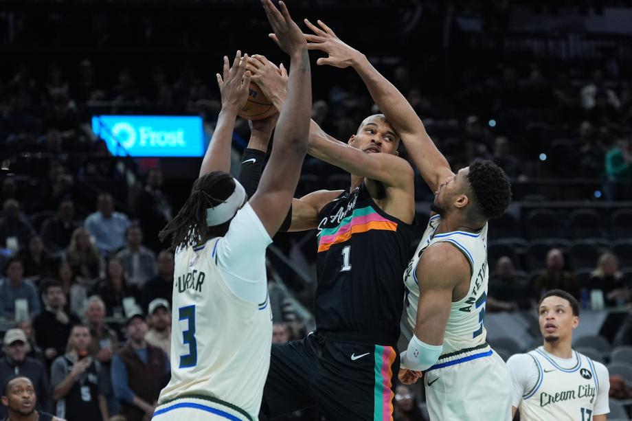 星空体育官网下载入口-文班5记三分砍22+10字母哥21分 马刺送雄鹿3连败