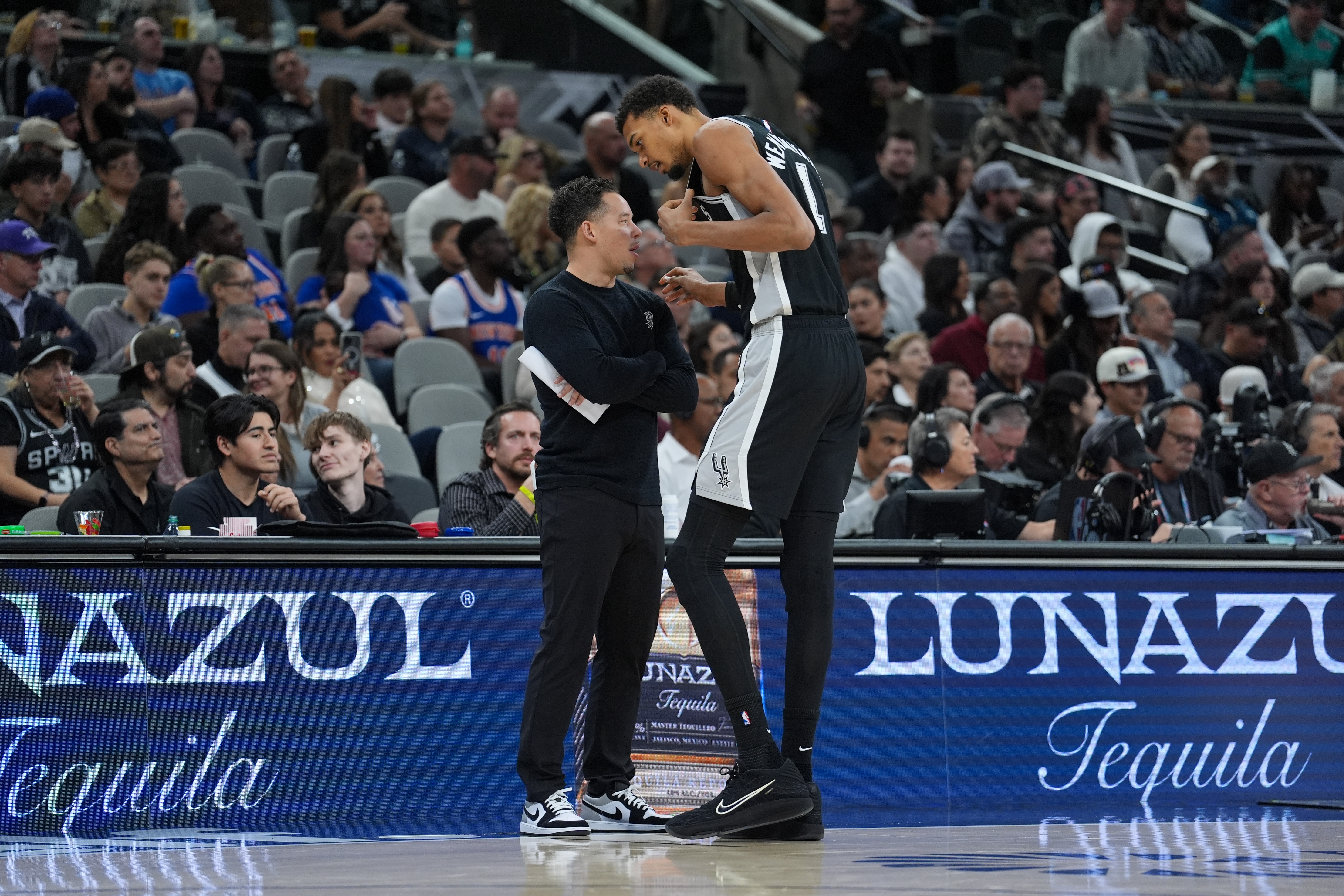 星空体育官网下载入口-米奇·约翰逊：不只是文班 我们全队都越打越急躁